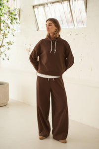 Halle Barrel Trackpant - Chocolate