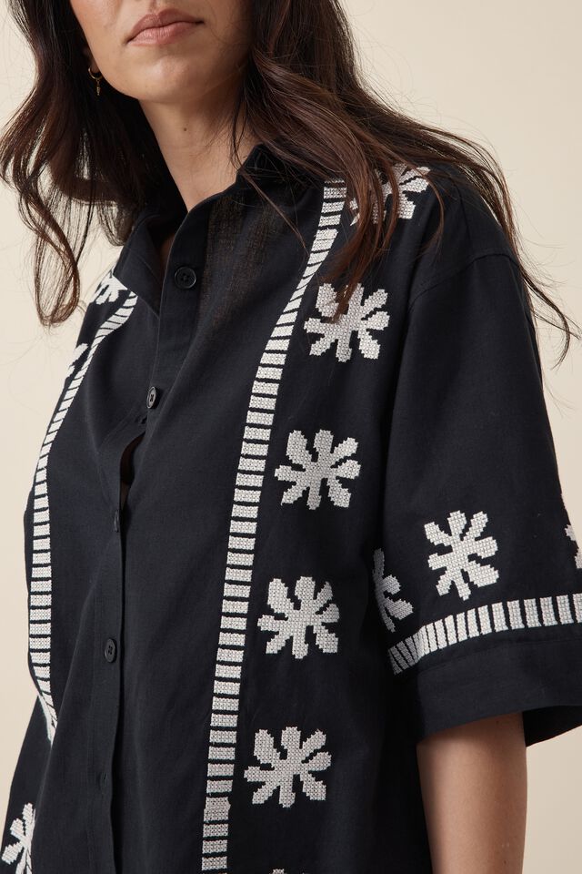 Resort Boxy Shirt, BLACK/WHITE EMBROIDERY