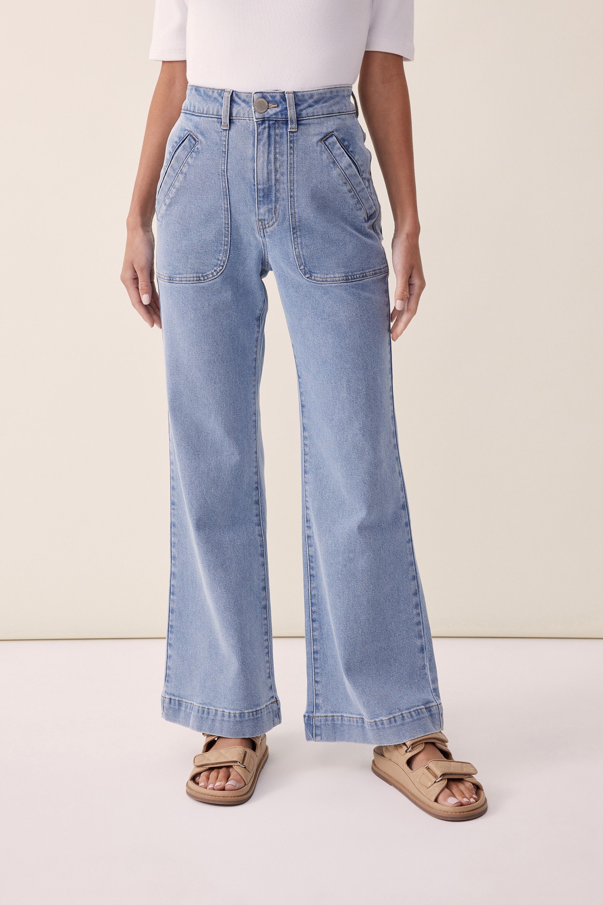 Patch pocket flare jeans 2025