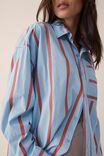 Oversized Poplin Shirt, FRESH BLUE SUNSET RED STRIPE ORGANIC COTTON - alternate image 4