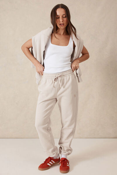 Classic Trackpant, ALMOND