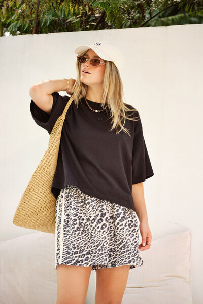 Phoebe Premium Tee, BLACK