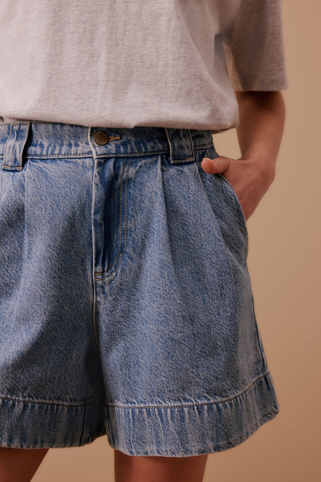 Billie Pleat Front Short, WASHED VINTAGE BLUE