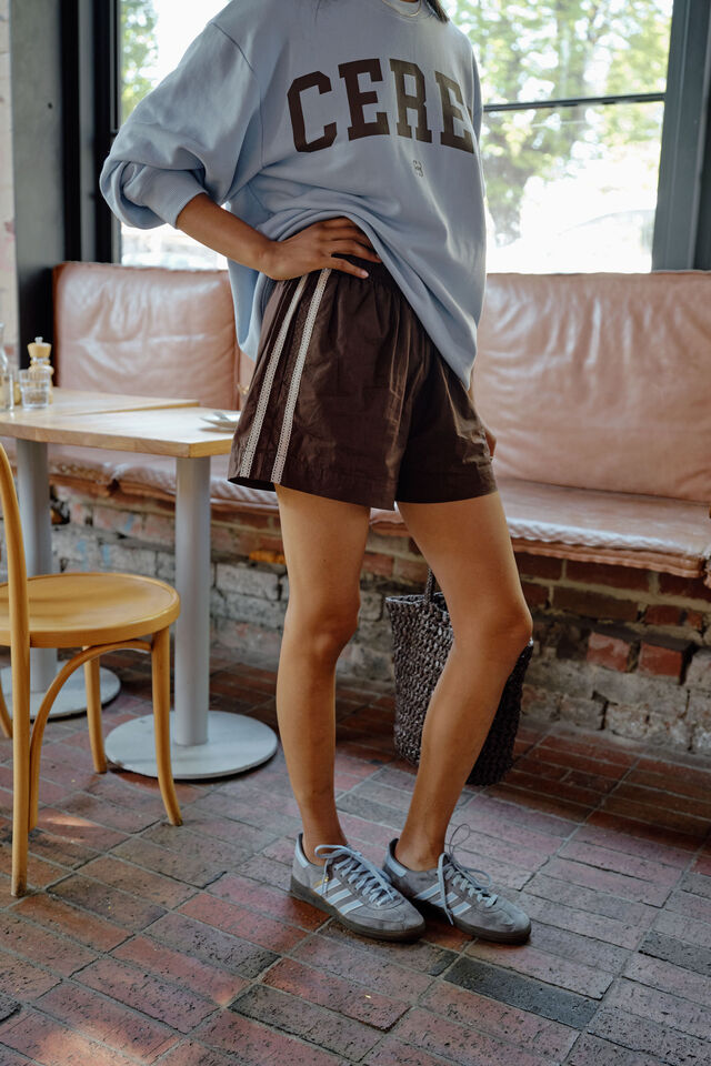 Mila Short, CHOCOLATE