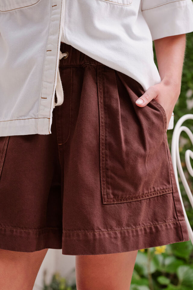 Darcy Relaxed Everyday Short, CHOCOLATE