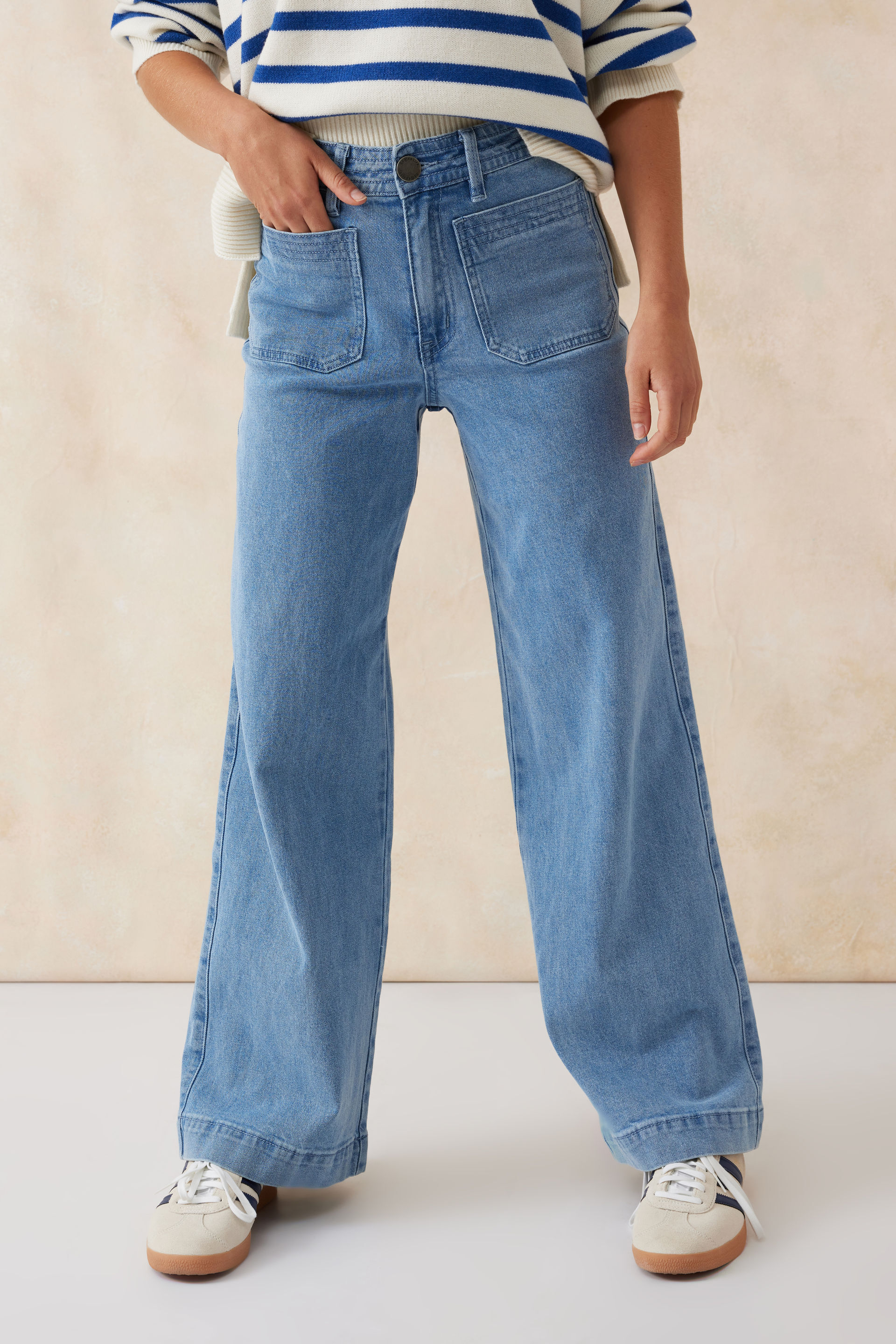 Jeans with large front pockets hot sale