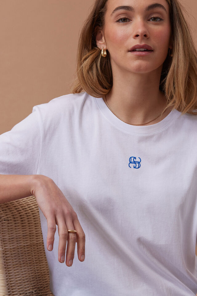Lola Longline Step Hem Tee, WHITE/AZURE BLUE MONOGRAM EMBROIDER