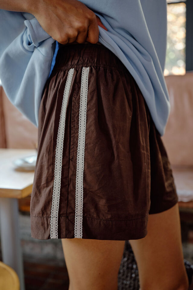 Mila Short, CHOCOLATE