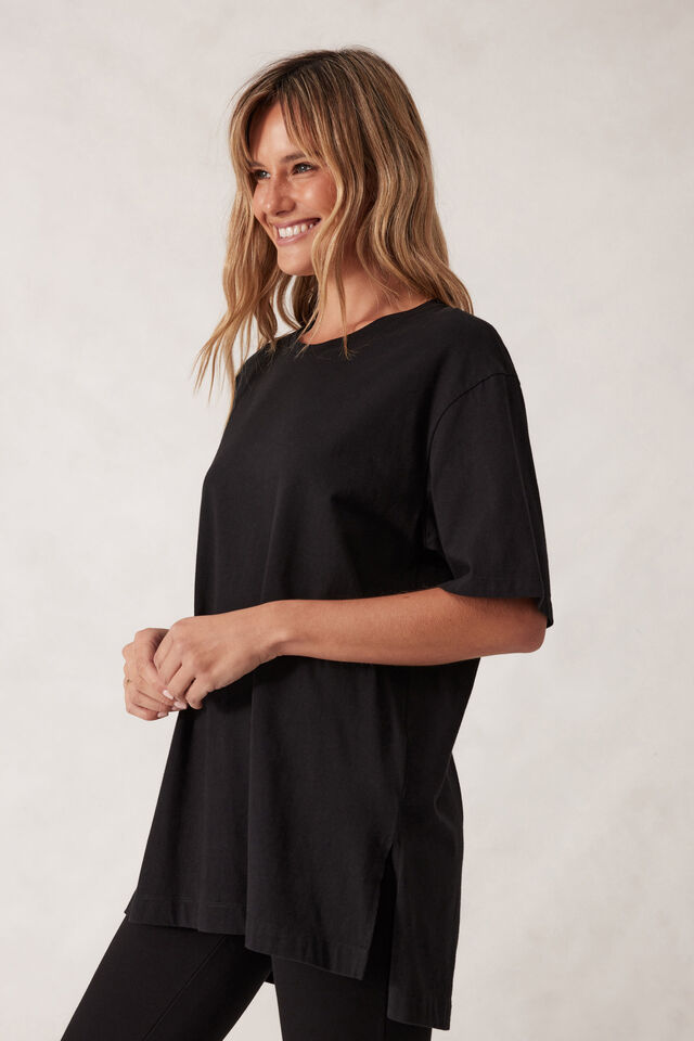 Lola Longline Step Hem Tee, BLACK