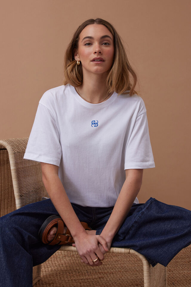 Lola Longline Step Hem Tee, WHITE/AZURE BLUE MONOGRAM EMBROIDER