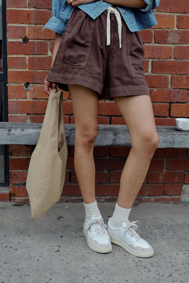 Darcy Relaxed Everyday Short, CHOCOLATE