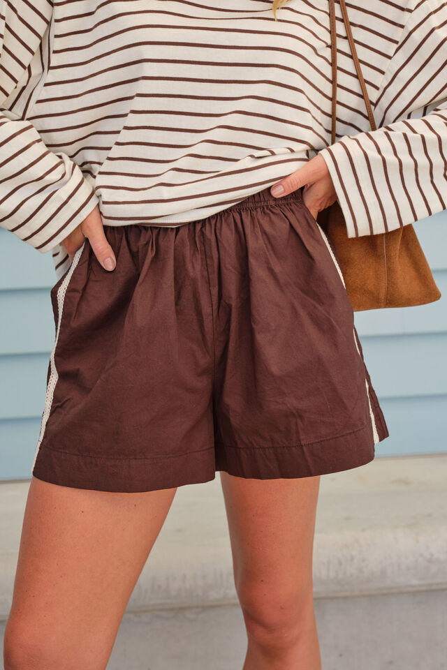 Mila Short, CHOCOLATE