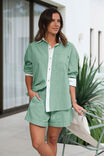 KELLY GREEN STRIPE WHITE COLLAR